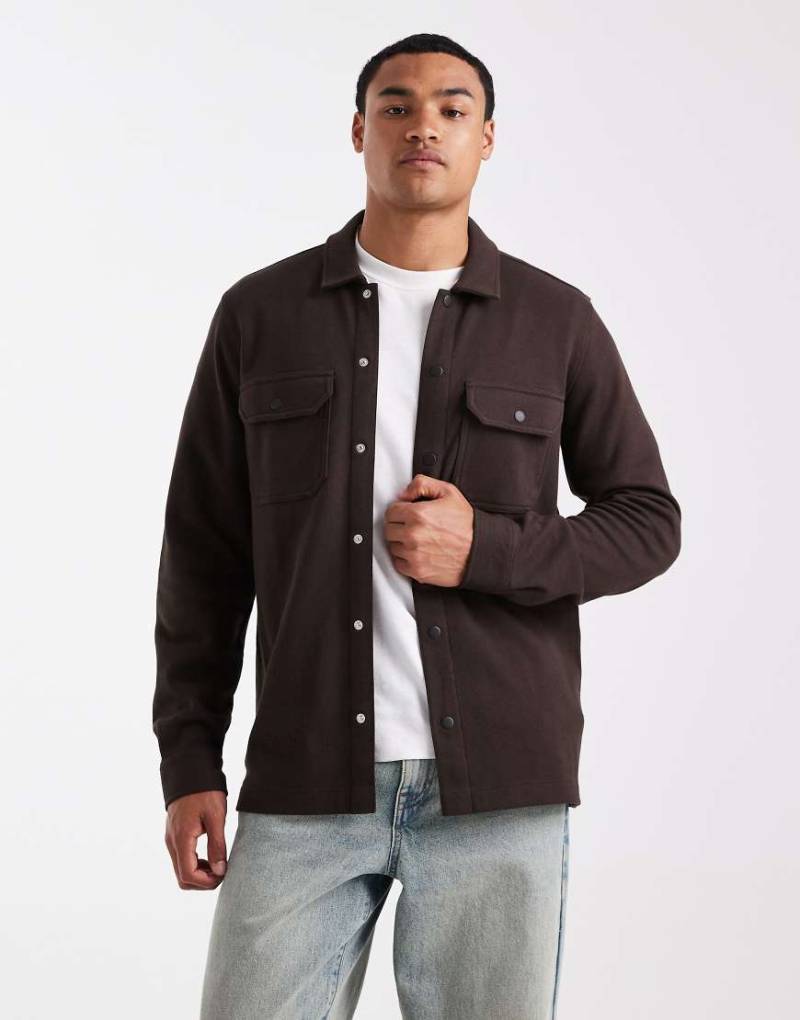 Threadbare - Hemdjacke in Schokobraun mit Knopfleiste und Vordertaschen-Brown von Threadbare
