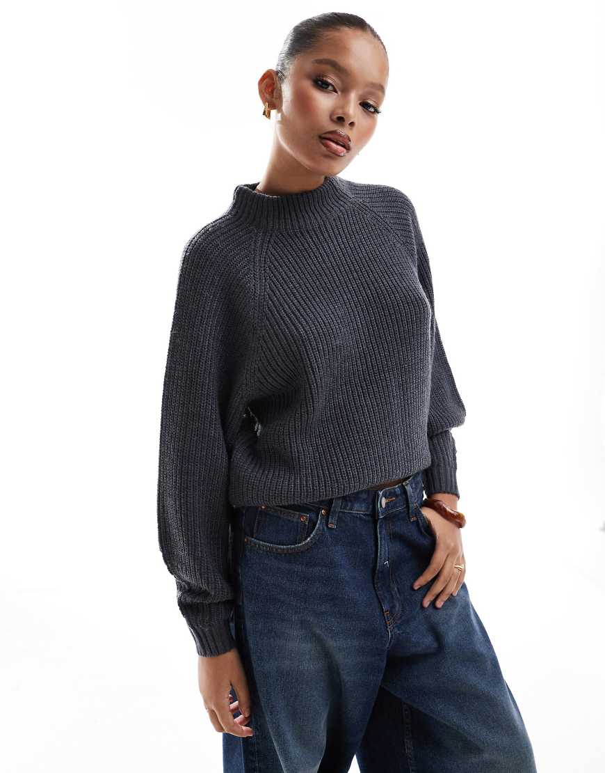 Threadbare - Hochgeschlossener Pullover in Dunkelgrau Threadbare - Hochgeschlossener Pullover in Dunkelgrau von Threadbare