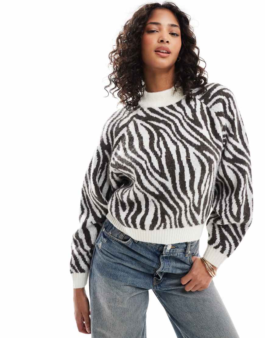 Threadbare - Hochgeschlossener Strickpullover mit Zebraprint-Bunt Threadbare - Hochgeschlossener Strickpullover mit Zebraprint-Bunt von Threadbare