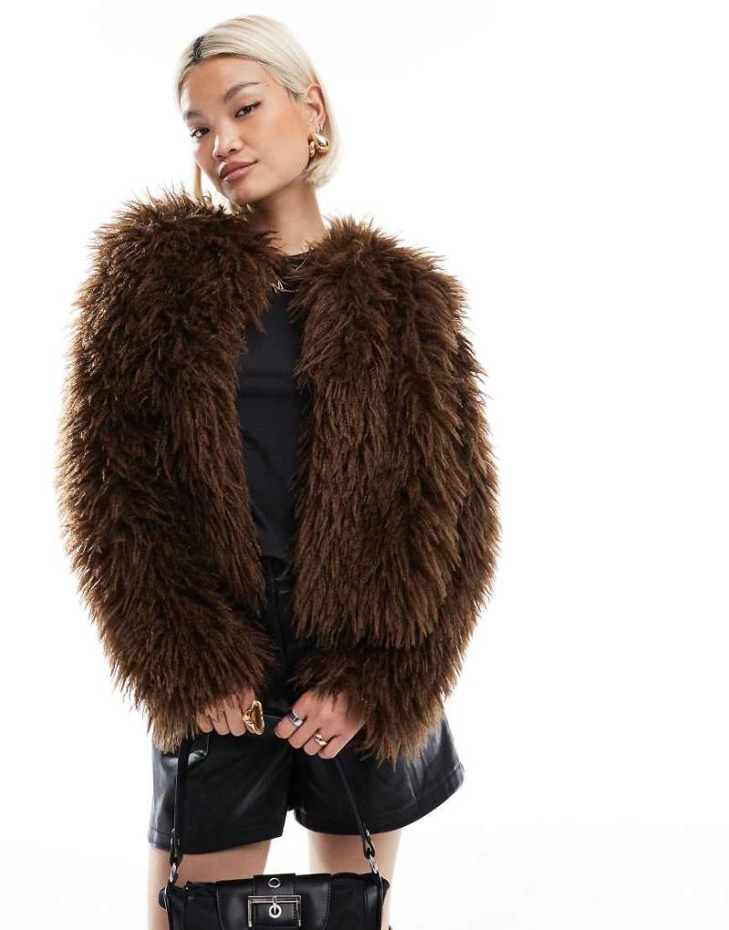 Threadbare - Jacke aus Lammfellimitat in Schokobraun von Threadbare