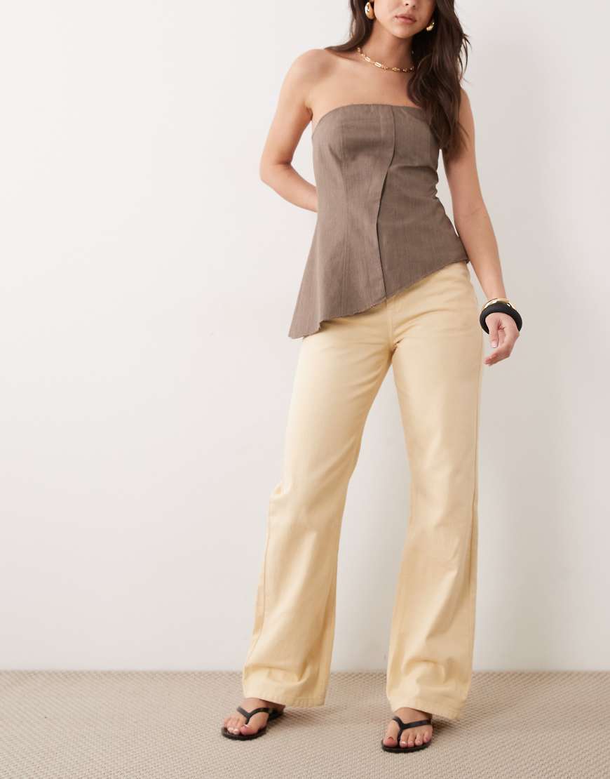 Threadbare - Jeans in Buttermilchgelb mit geradem Bein von Threadbare