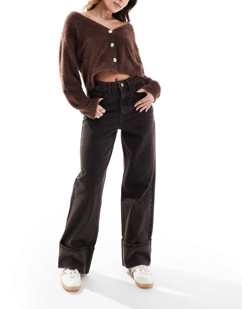 Threadbare - Jeans in Schokobraun mit weitem Bein und Umschlag von Threadbare