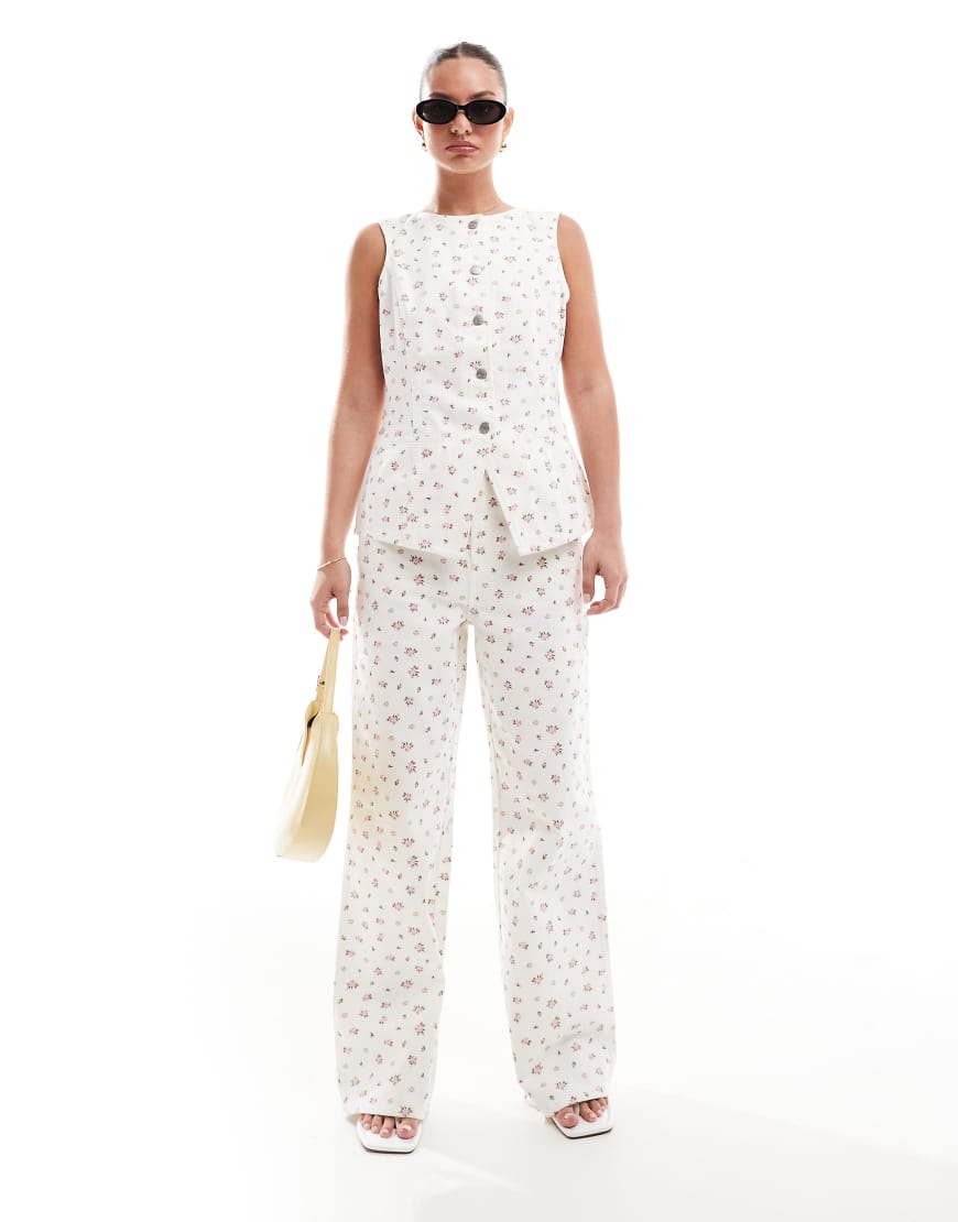 Threadbare - Jeans in Weiß mit Gänseblümchenprint in Rosa und weitem Bein, Kombiteil Threadbare - Jeans in Weiß mit Gänseblümchenprint in Rosa und weitem Bein, Kombiteil von Threadbare
