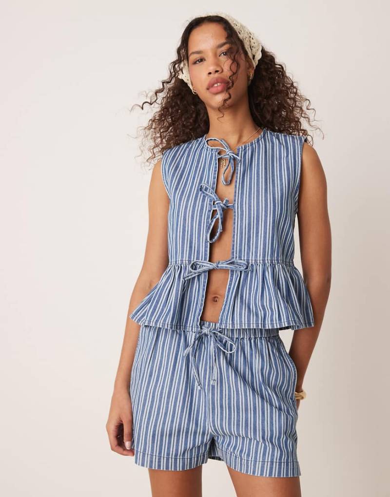 Threadbare - Jeansweste in gestreiftem Blau mit gebundener Vorderseite, Kombiteil von Threadbare
