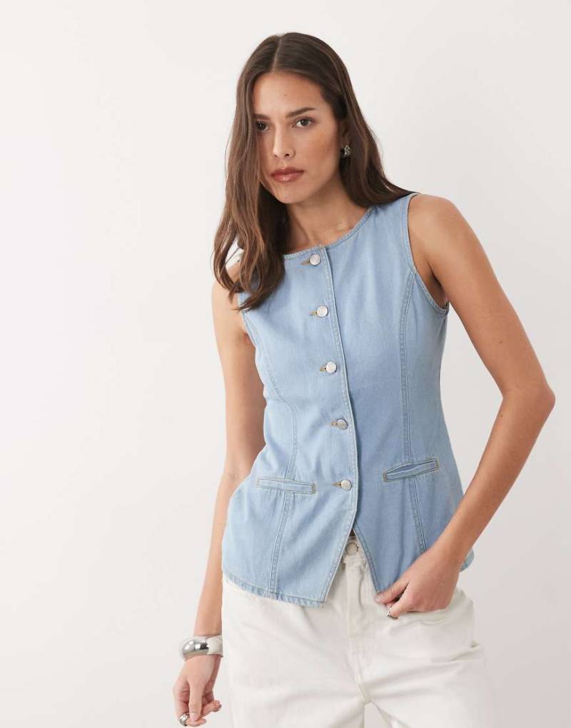Threadbare - Jeansweste in hellblauer Waschung mit Rundhalsausschnitt von Threadbare