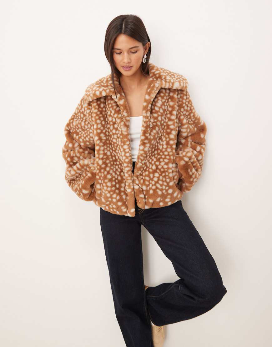 Threadbare - Kunstpelz-Jacke in Hellbraun mit Oversize-Kragen und Reh-Muster-Brown von Threadbare