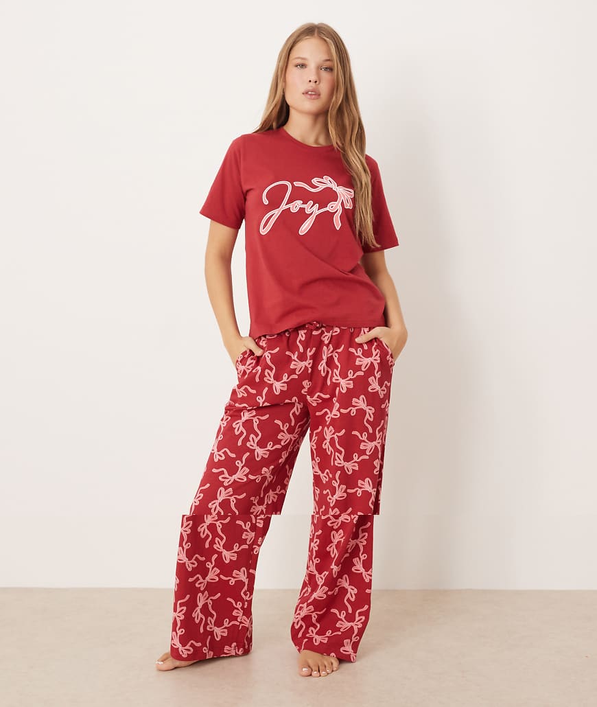 Threadbare - Kurzärmliger Pyjama in Rosa und Burgunderrot mit „Joy"-Print und Hose mit Muster von Threadbare