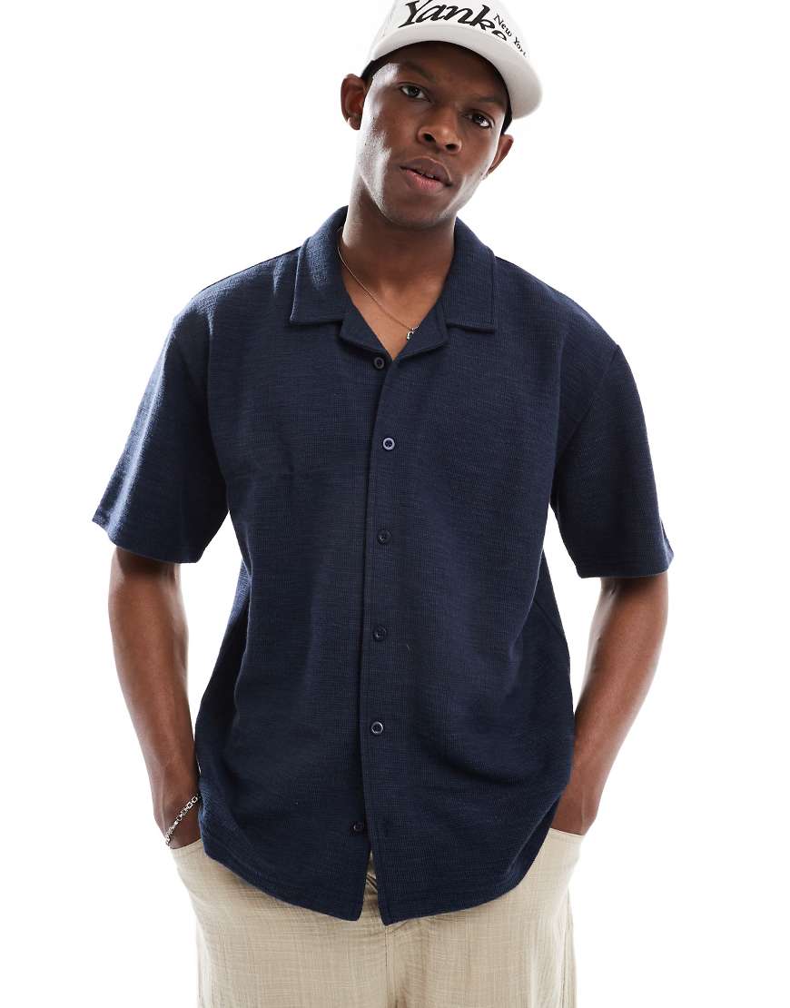 Threadbare - Kurzärmliges Hemd aus Struktur-Jersey in Marineblau von Threadbare