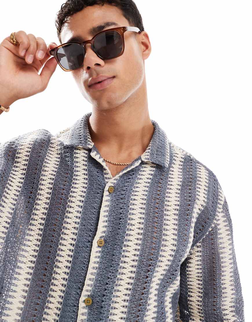 Threadbare - Kurzärmliges Hemd mit Strukturstreifen in Blau und Ecru Threadbare - Kurzärmliges Hemd mit Strukturstreifen in Blau und Ecru von Threadbare