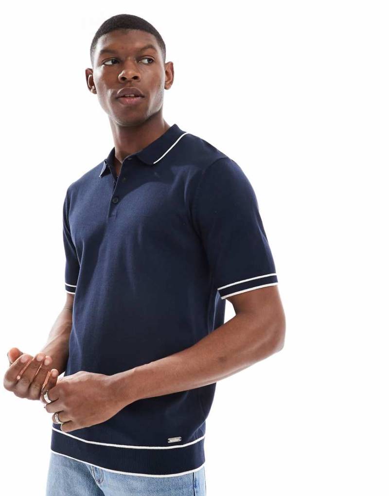 Threadbare - Kurzärmliges Polohemd aus Strickstoff in Marineblau mit weißen Zierstreifen-Bunt von Threadbare