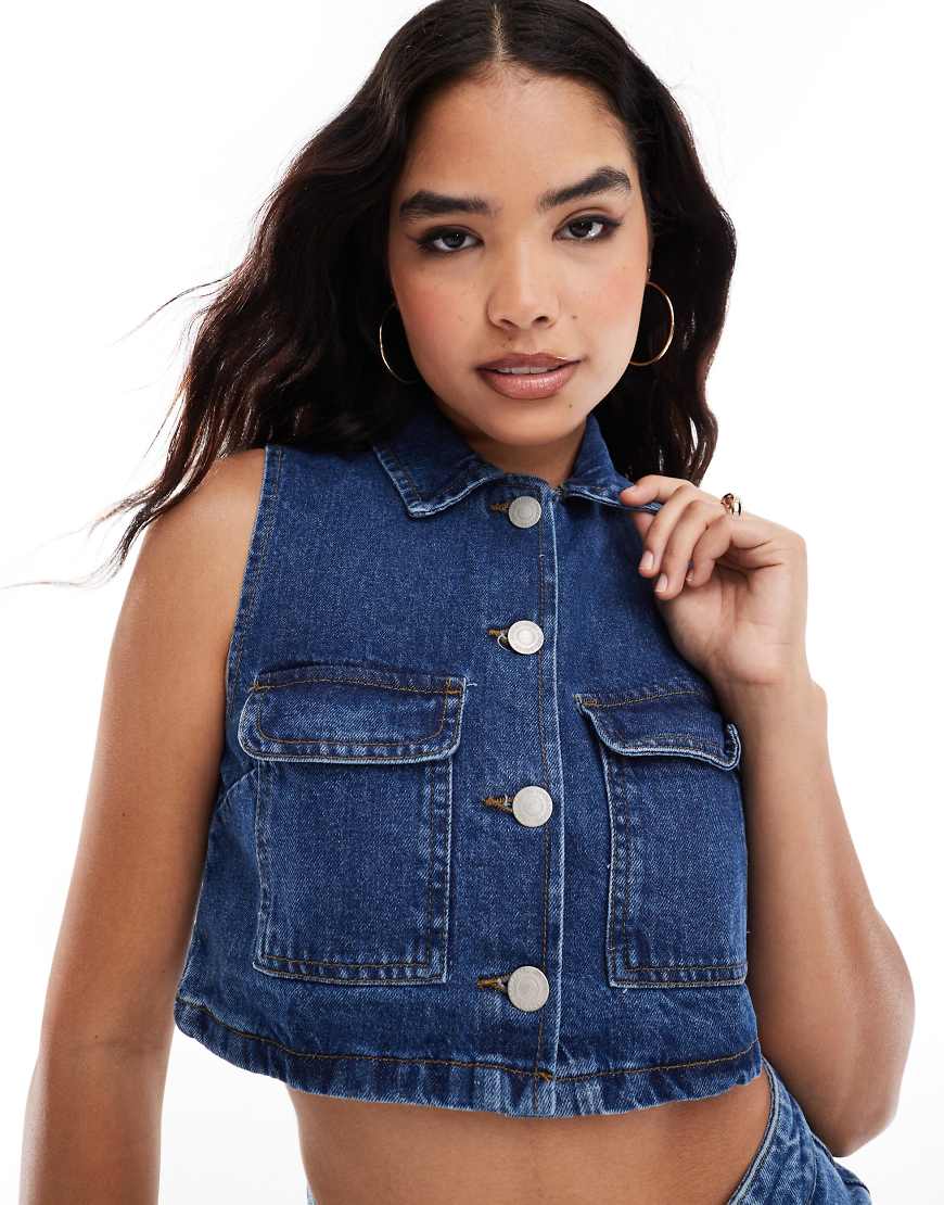Threadbare - Kurze Jeansweste in mittelblauer Waschung Threadbare - Kurze Jeansweste in mittelblauer Waschung von Threadbare