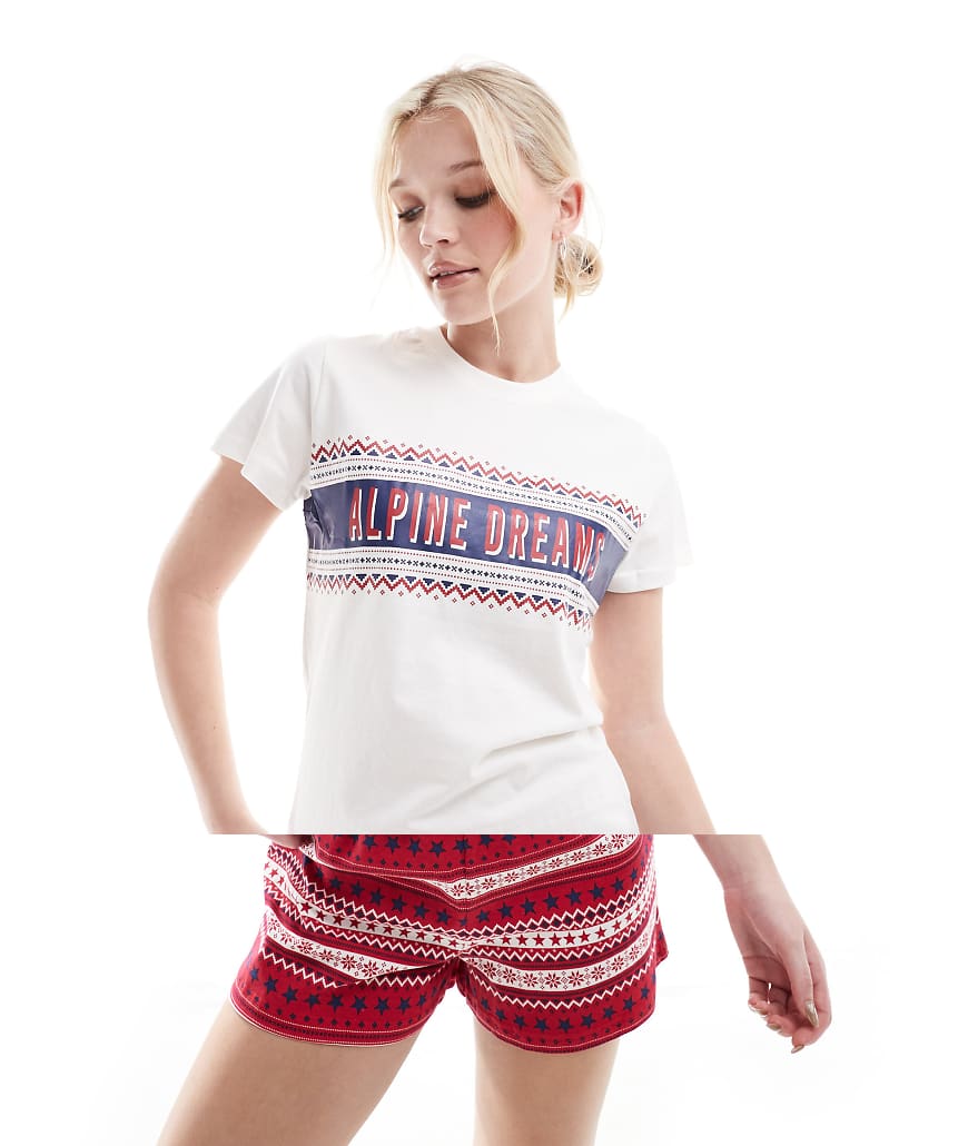 Threadbare - Kurzer Pyjama in Rot mit Ski-Print Threadbare - Kurzer Pyjama in Rot mit Ski-Print von Threadbare
