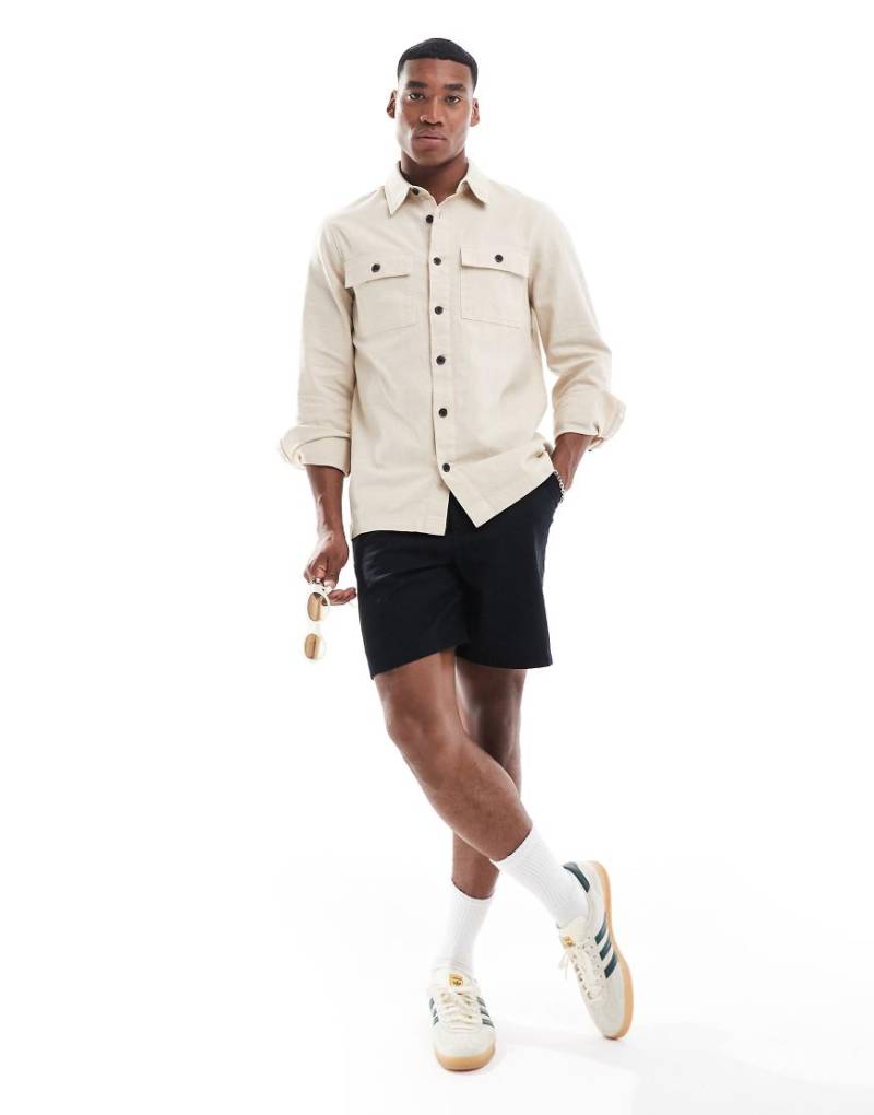 Threadbare - Langärmliges Hemd aus genopptem Leinen in Stone mit Utility-Taschen-Neutral von Threadbare