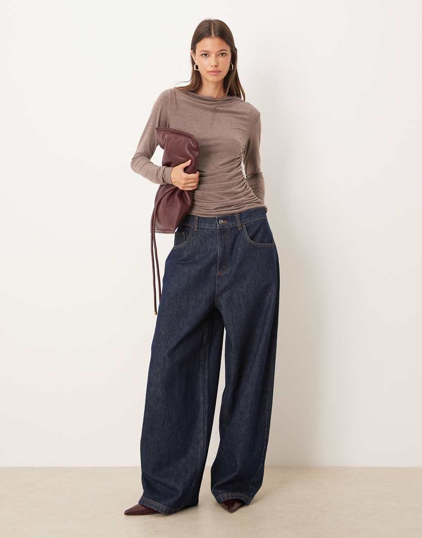 Threadbare - Langärmliges Jersey-Oberteil in Braun mit U-Boot-Ausschnitt und Drapierung vorne-Brown Threadbare - Langärmliges Jersey-Oberteil in Braun mit U-Boot-Ausschnitt und Drapierung vorne-Brown von Threadbare