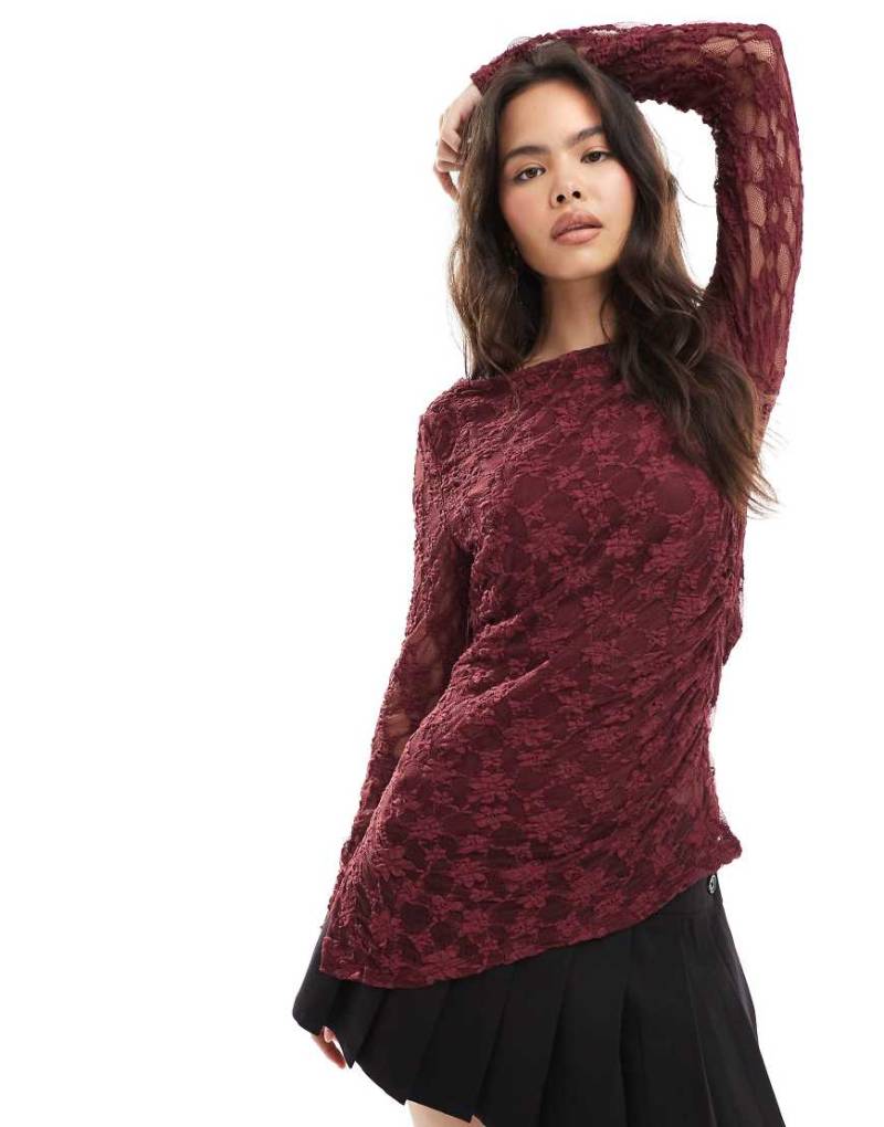 Threadbare - Langärmliges Spitzenoberteil in Feige mit asymmetrischem Saum-Rot von Threadbare