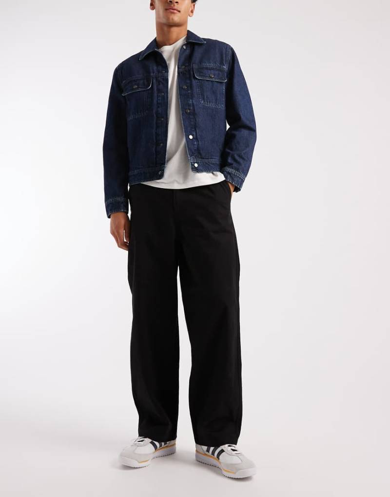 Threadbare- Locker geschnittene Hose in Schwarz von Threadbare