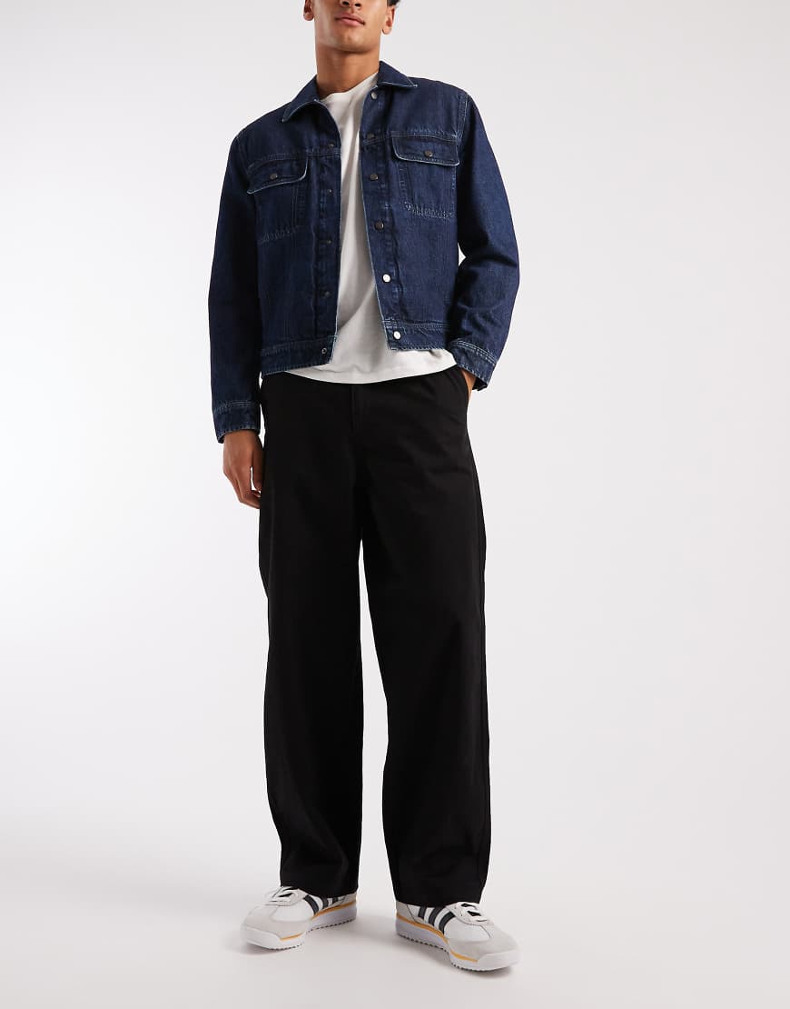 Threadbare- Locker geschnittene Hose in Schwarz von Threadbare