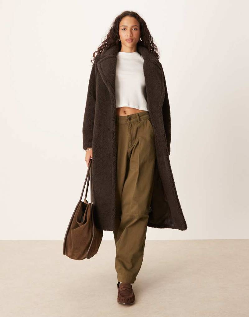 Threadbare - Maxi-Mantel aus Teddyfell in Schokobraun von Threadbare