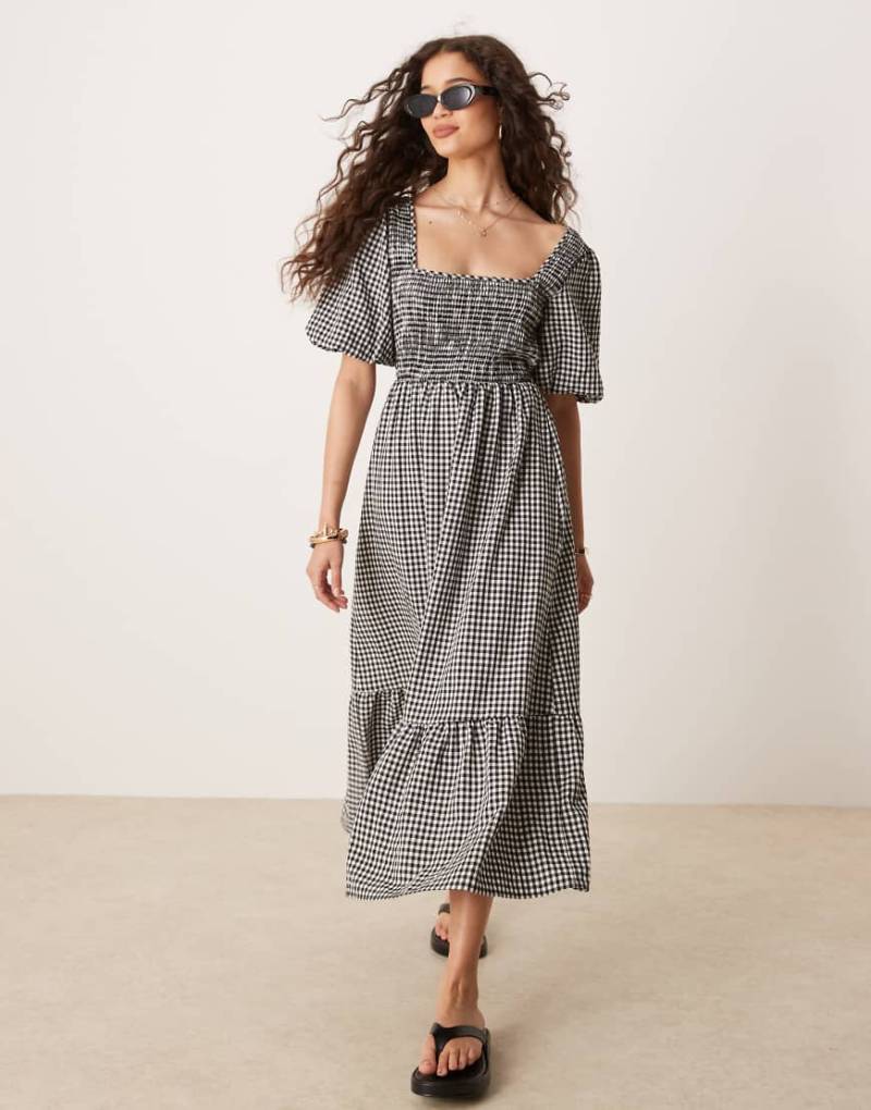 Threadbare - Midikleid im Milchmädchen-Stil mit Vichy-Karos in Schwarz und Weiß und geraffter Brustpartie von Threadbare