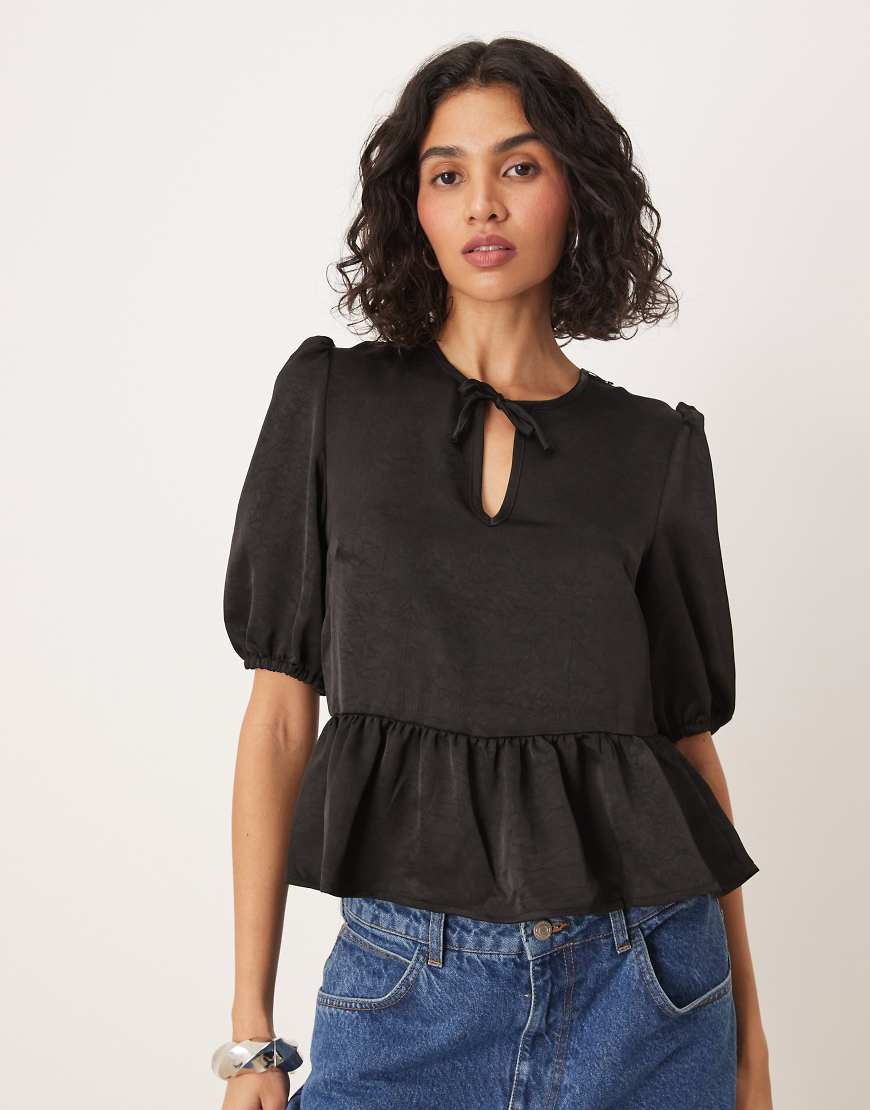 Threadbare - Oberteil in Schwarz mit Bindedetail und Schleife vorne von Threadbare