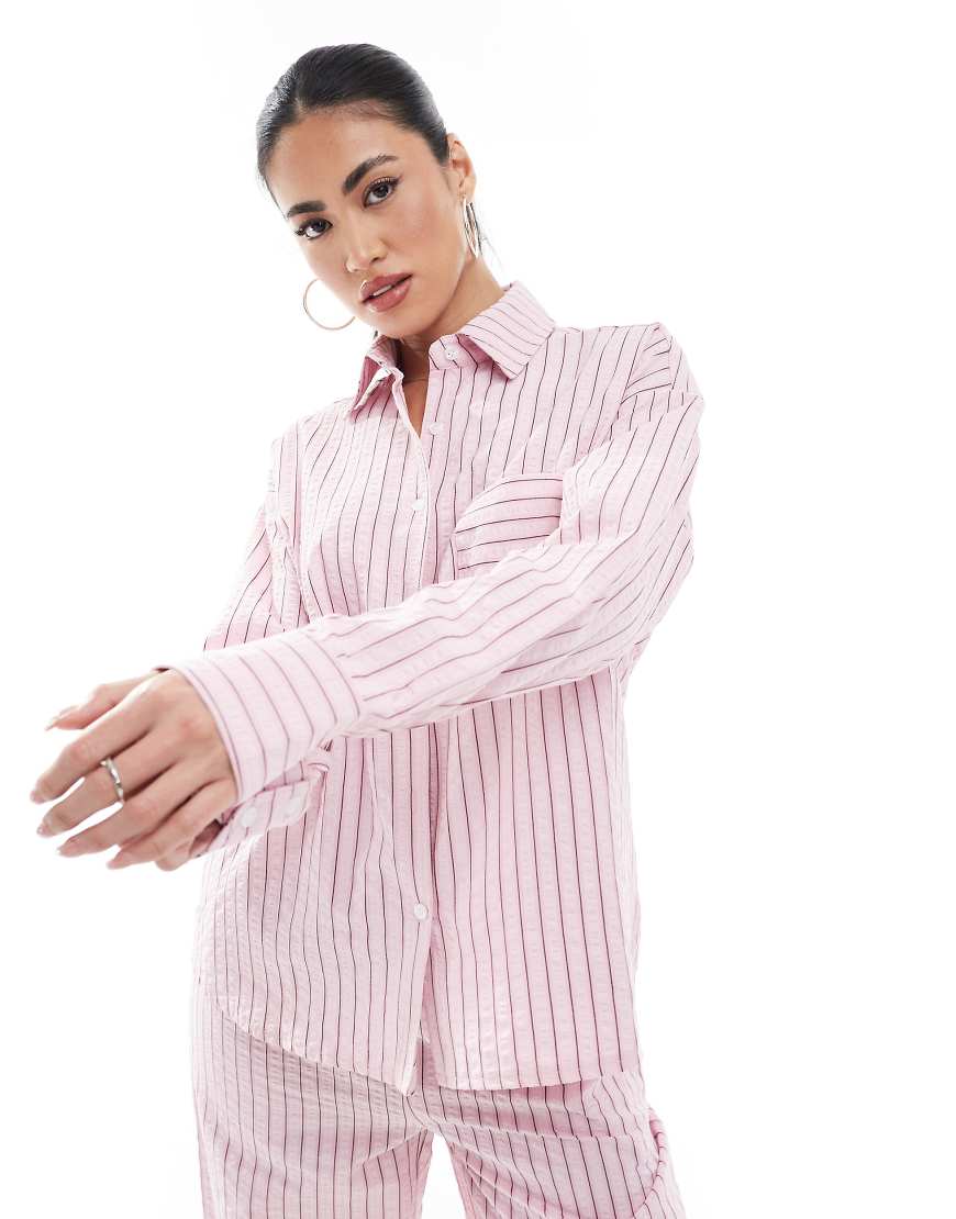 Threadbare - Oversize-Hemdbluse in gestreiftem Rosa mit Button-Down-Kragen, Kombiteil von Threadbare