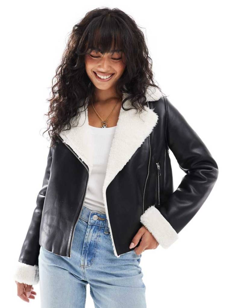Threadbare - Pilotenjacke in Schwarz mit Kontrastkragen aus Teddystoff von Threadbare