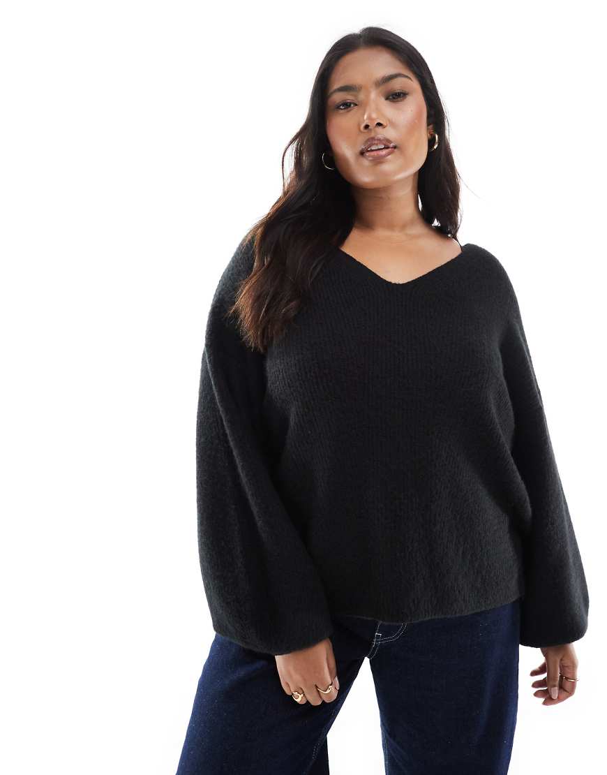 Threadbare Plus - Flauschiger, lockerer Pullover in Schwarz mit V-Ausschnitt Threadbare Plus - Flauschiger, lockerer Pullover in Schwarz mit V-Ausschnitt von Threadbare
