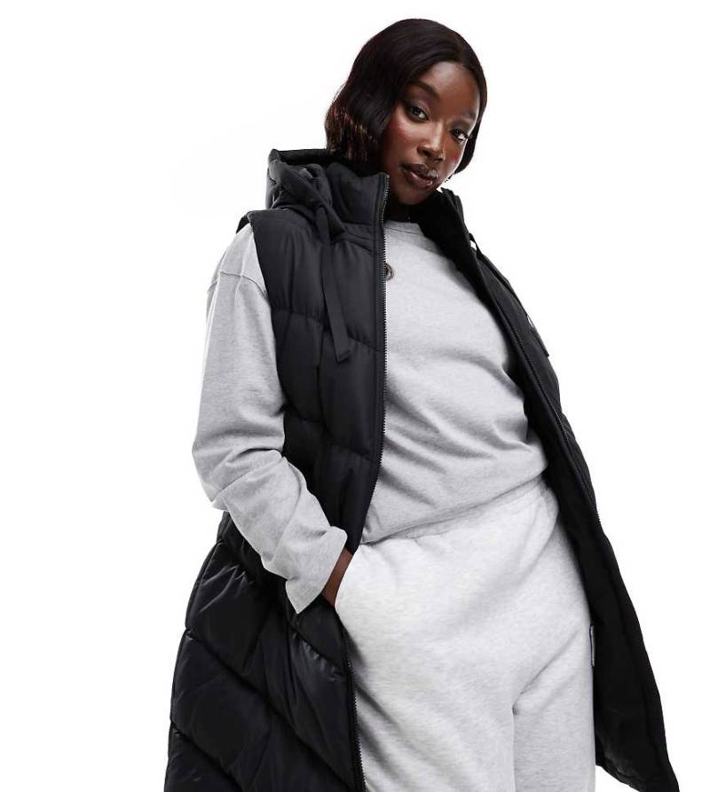 Threadbare Plus - Vamp - Wattiertes Longline-Gilet in Schwarz mit Kapuze von Threadbare