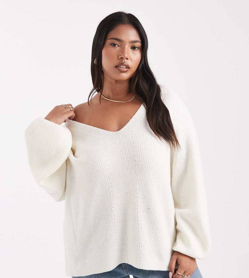 Threadbare Plus - Weiter flauschiger Pullover in Wollweiß mit V-Ausschnitt von Threadbare