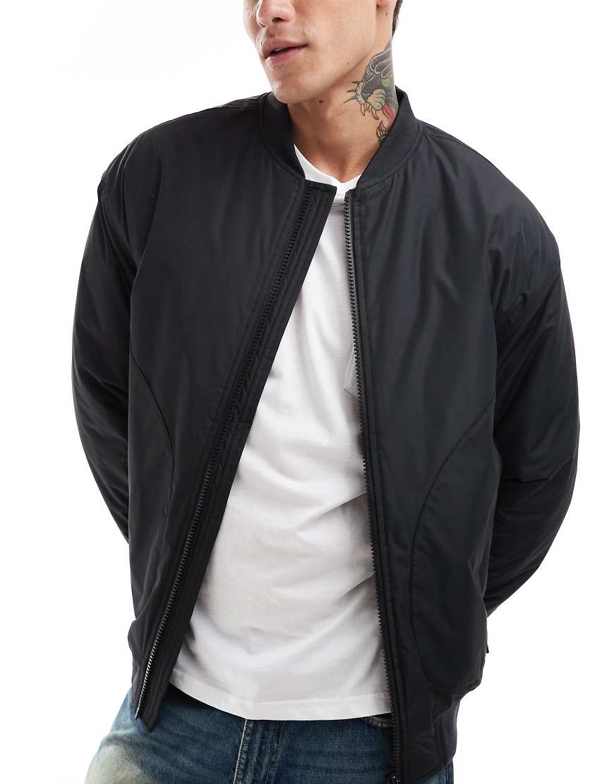 Threadbare - Regendichte Bomberjacke in Schwarz Threadbare - Regendichte Bomberjacke in Schwarz von Threadbare