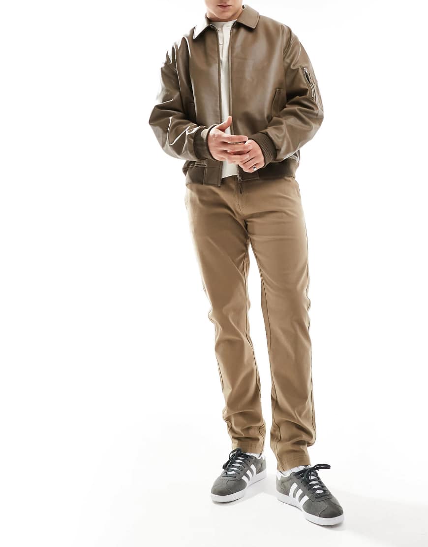 Threadbare - Schmal geschnittene Chinohose in Kamelbraun-Neutral Threadbare - Schmal geschnittene Chinohose in Kamelbraun-Neutral von Threadbare