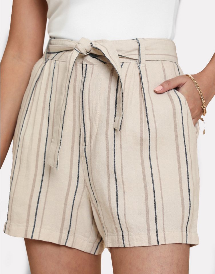 Threadbare Shorts mit Gürtel von Threadbare