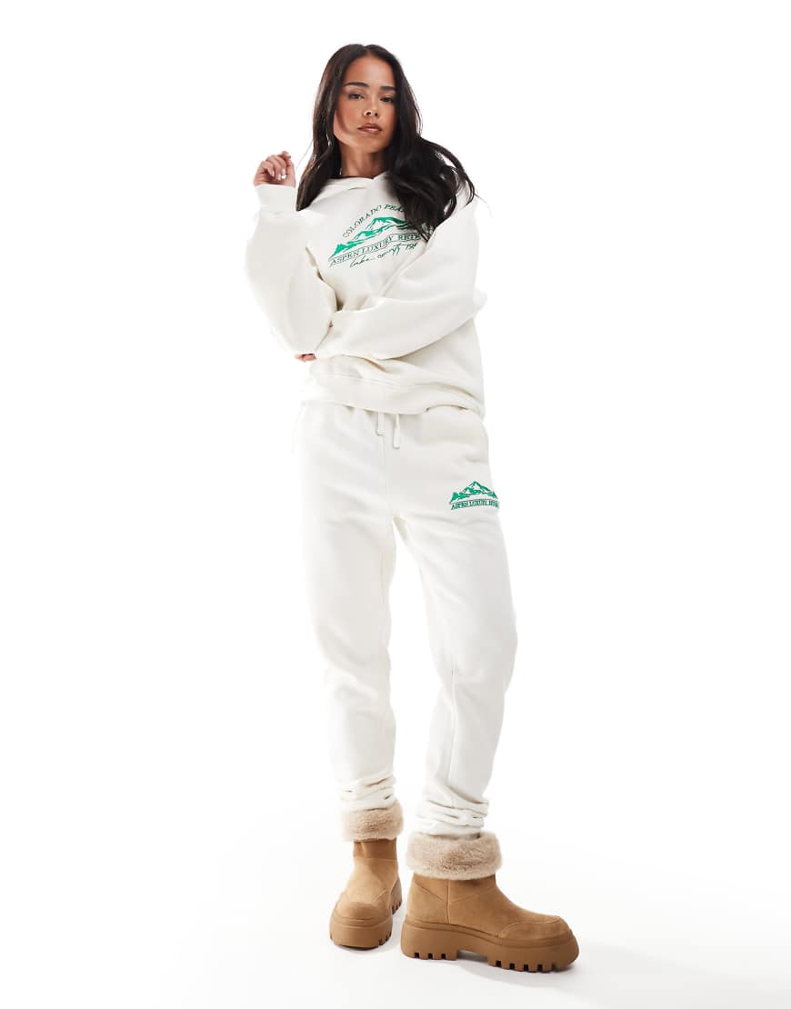 Threadbare - Ski - Trainingsanzug in Ecru mit Oversize-Kapuzenpullover und Jogginghose-Weiß von Threadbare