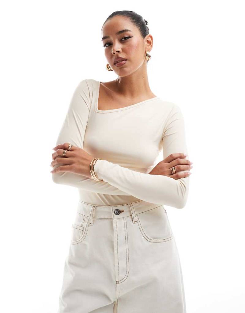 Threadbare - Stretch-Body in Ecru mit Schlitzausschnitt-Weiß von Threadbare