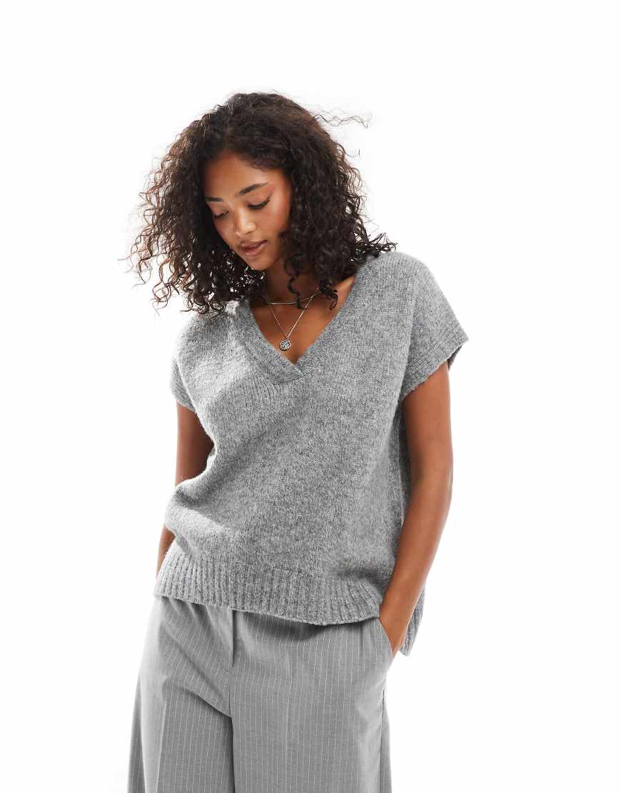Threadbare - Strick-Trägertop in Grau mit V-Ausschnitt von Threadbare