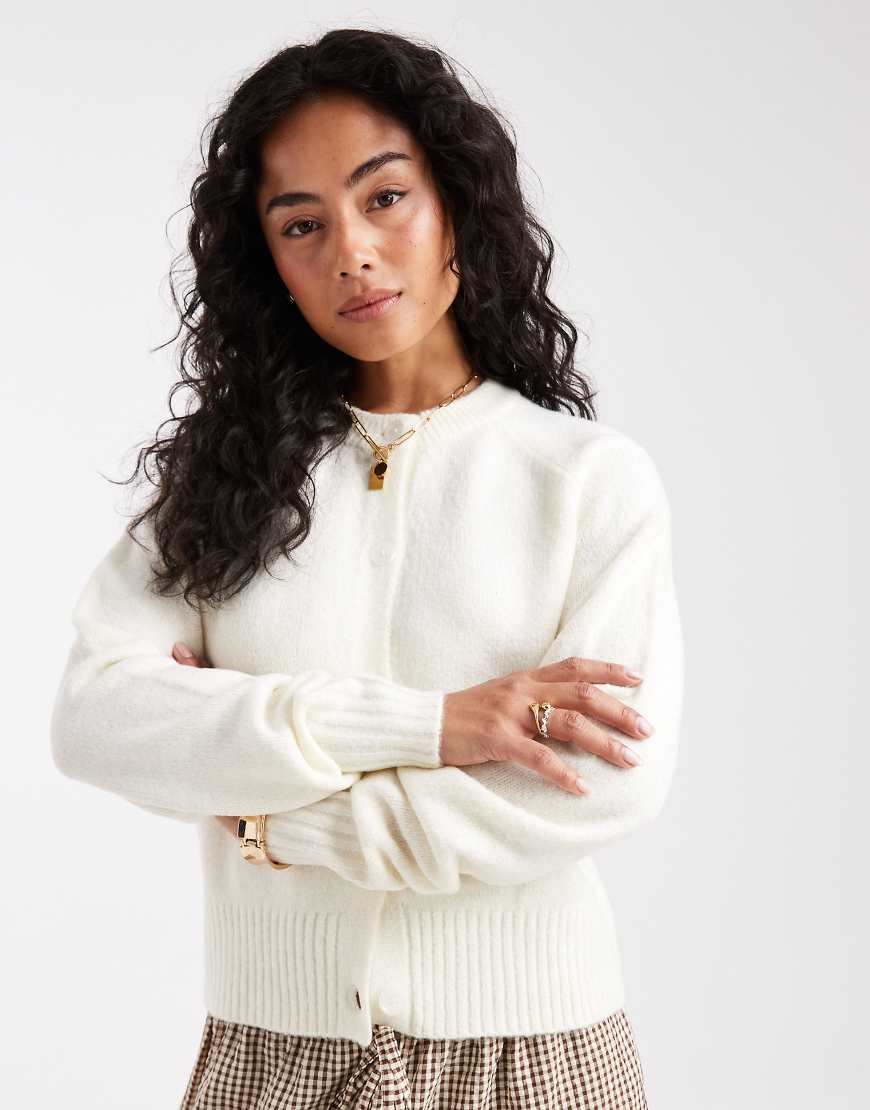 Threadbare - Strickjacke in Cremeweiß mit Rundhalsausschnitt und Knopfleiste von Threadbare