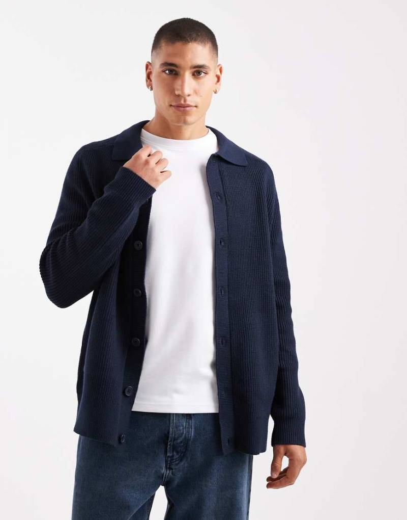 Threadbare - Strickjacke in Marineblau mit Knopfleiste und Kragen Threadbare - Strickjacke in Marineblau mit Knopfleiste und Kragen von Threadbare