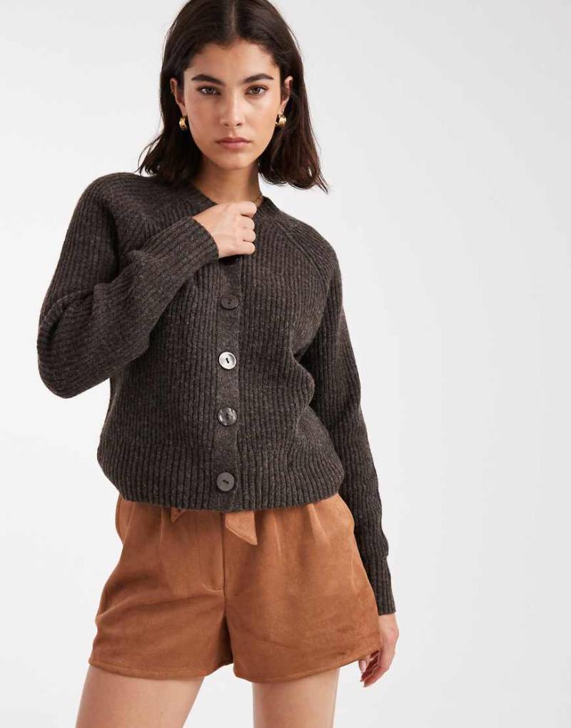 Threadbare - Strickjacke in Schokobraun mit kontrastierenden Knöpfen-Brown von Threadbare