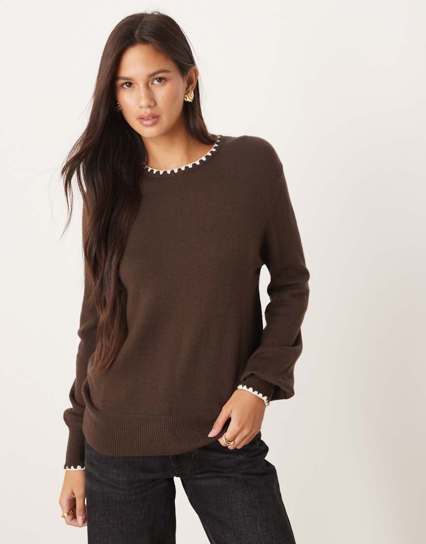 Threadbare - Strickpullover in Schokobraun mit Rundhalsausschnitt und farblich abgesetztem Ausschnitt-Brown von Threadbare