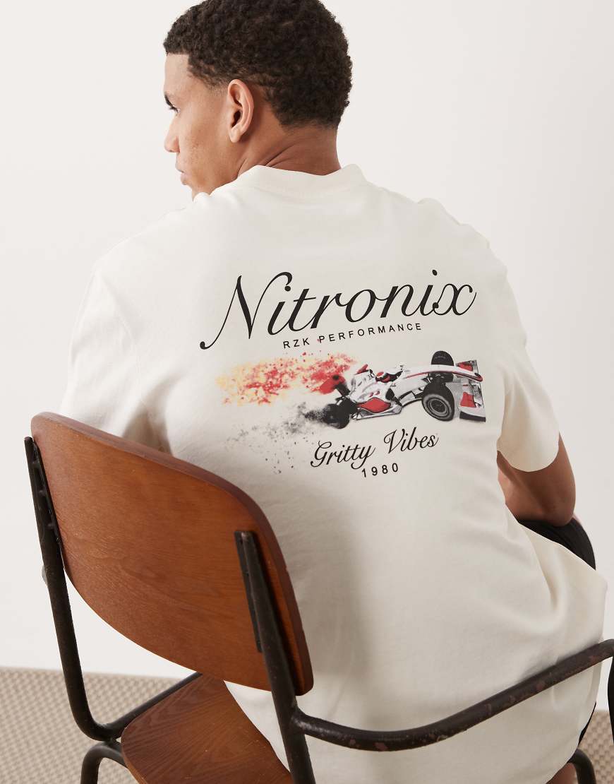 Threadbare - T-Shirt in Ecru mit Rundhalsausschnitt und Auto-Grafikprint-Weiß von Threadbare