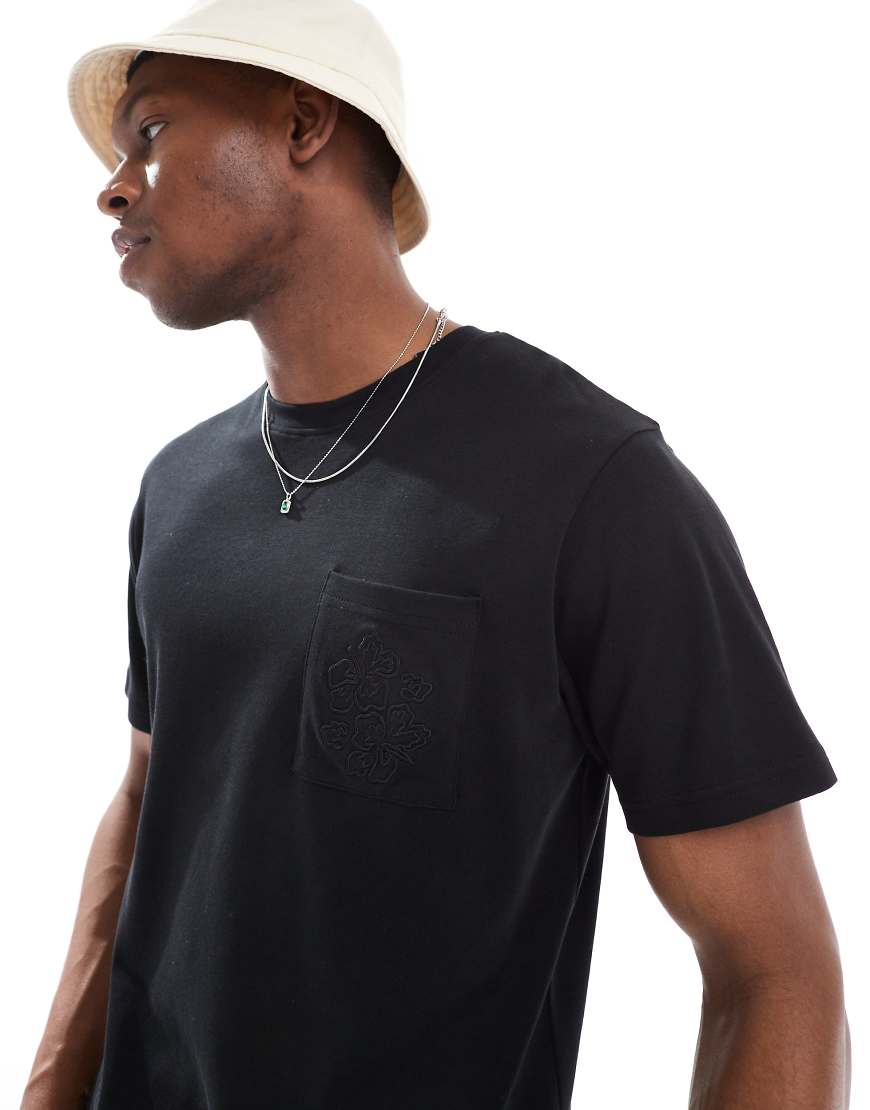 Threadbare - T-Shirt in Schwarz mit bestickter Tasche, 200 g/m² Threadbare - T-Shirt in Schwarz mit bestickter Tasche, 200 g/m² von Threadbare