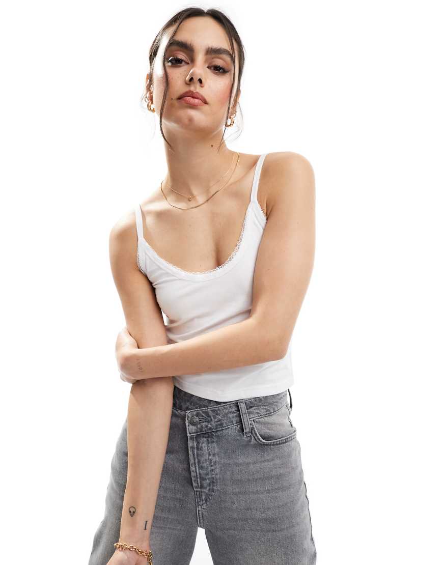 Threadbare - Trägertop in Weiß mit Spitzenrand von Threadbare