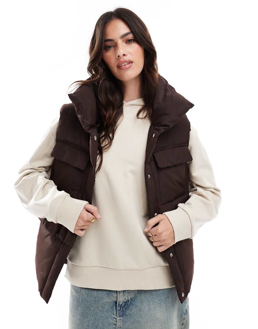 Threadbare - Wattierte Weste in Braun Threadbare - Wattierte Weste in Braun von Threadbare