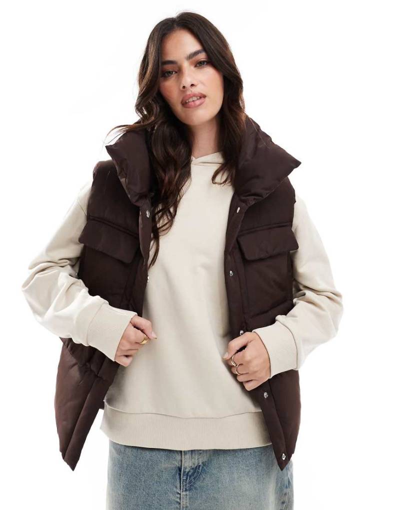 Threadbare - Wattierte Weste in Braun von Threadbare