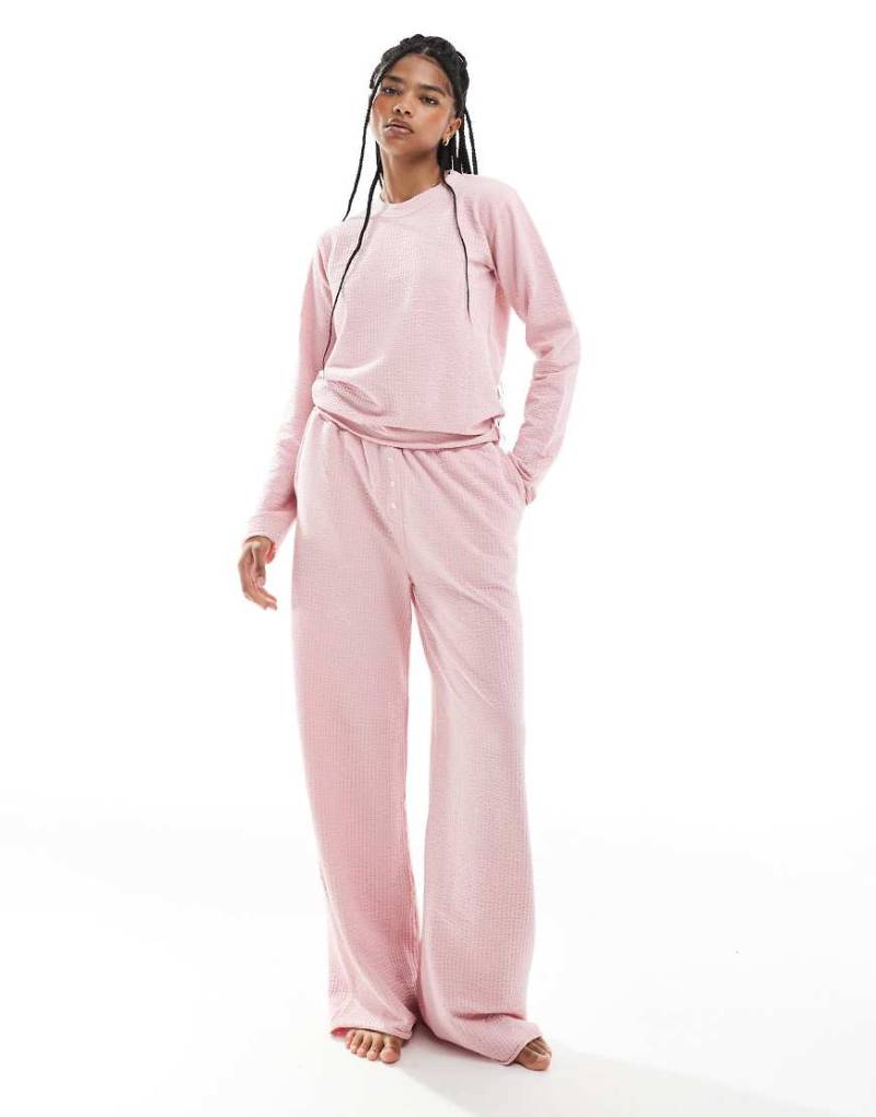 Threadbare - Weicher Pyjama in Hellrosa mit langärmligem Oberteil von Threadbare