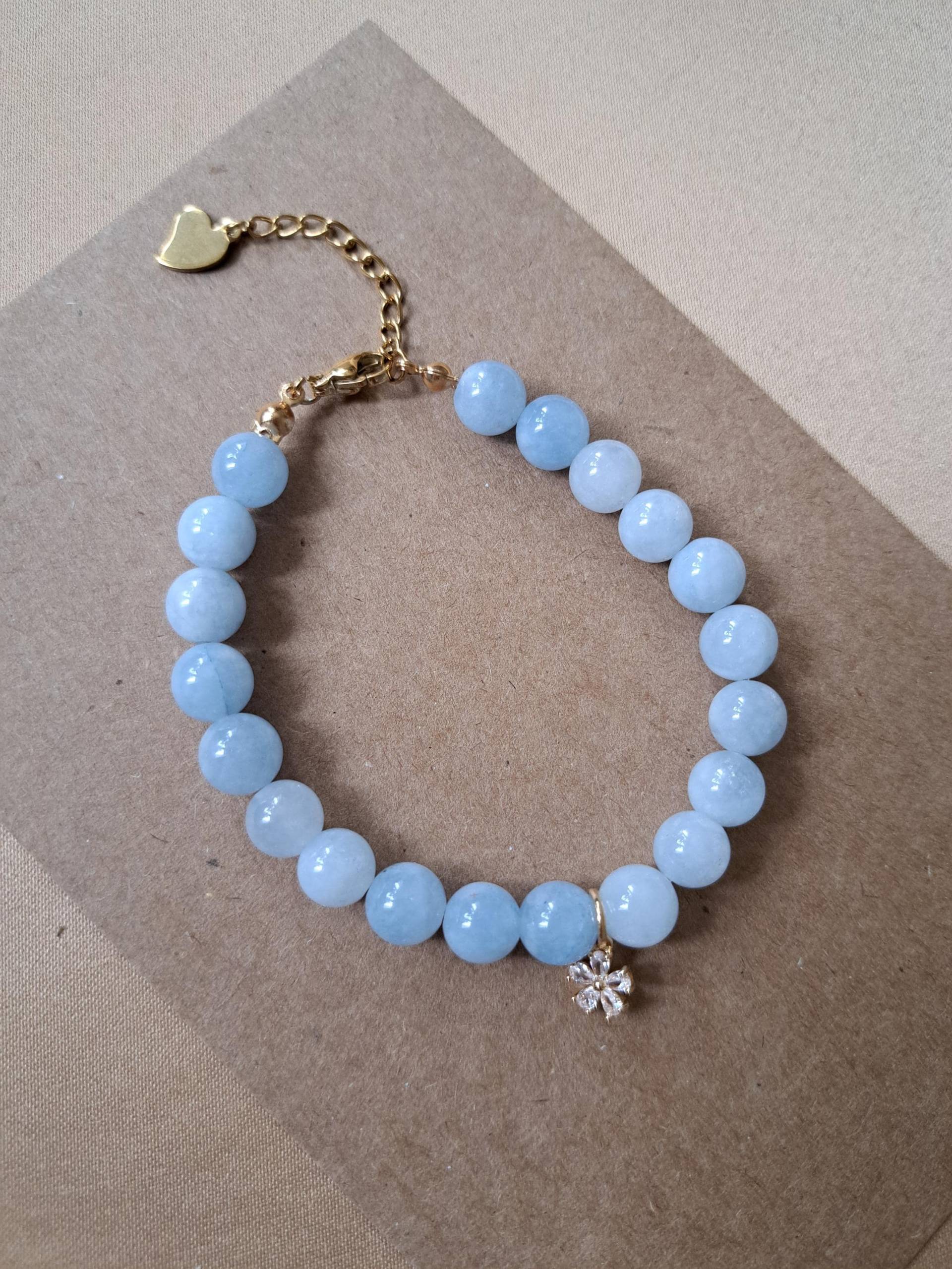 Blue Beaded Bracelet - Elastic Gemstone Jewelry, Gold Flower Charm, Handmade Gift For Her von ThreadoraCat