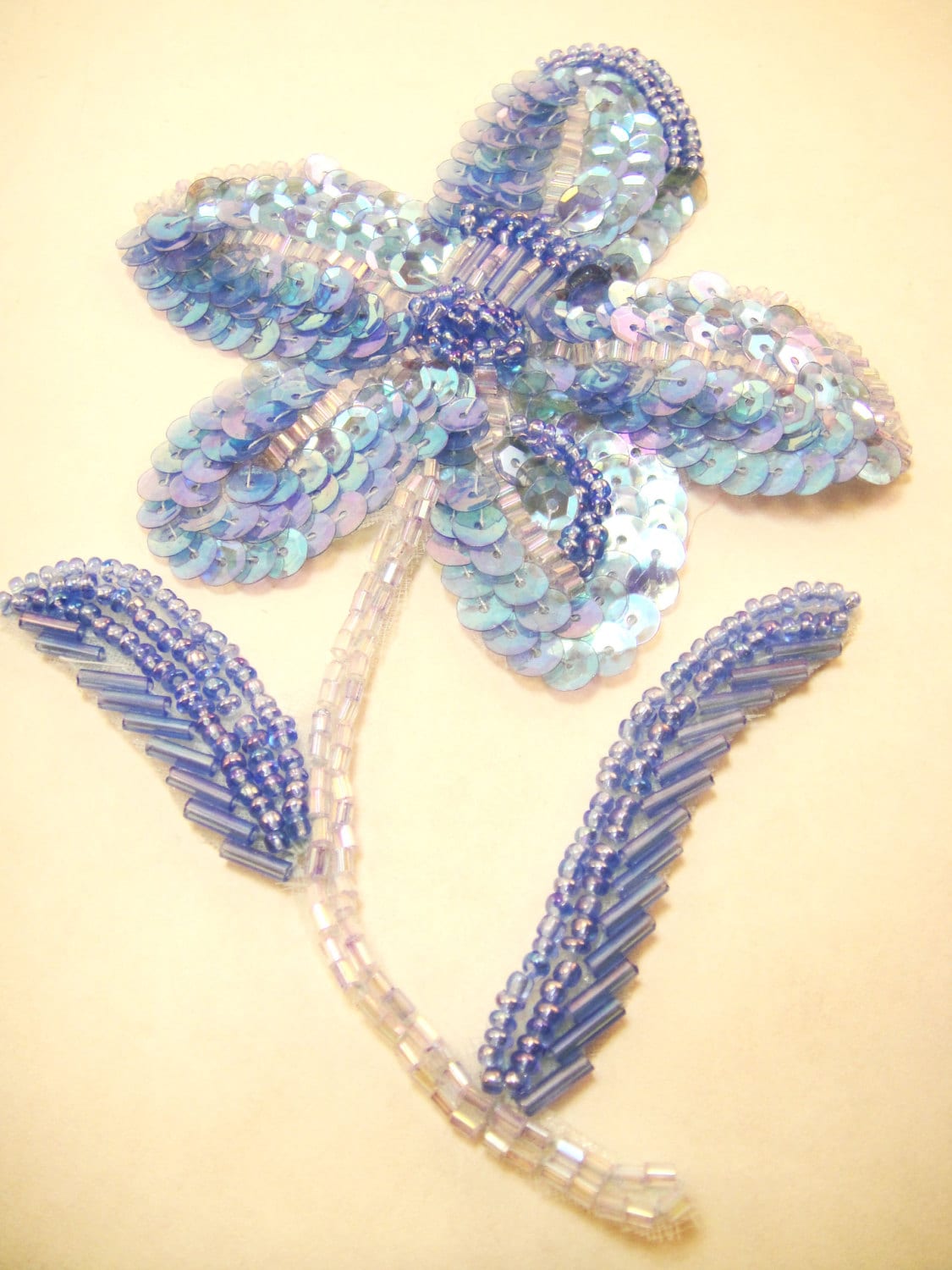 Blaue Pailletten Blumen Applikation, Eiskunstlaufkleider G-6 Blaue Pailletten Blumen Applikation, Eiskunstlaufkleider G-6 von Threads2Trends