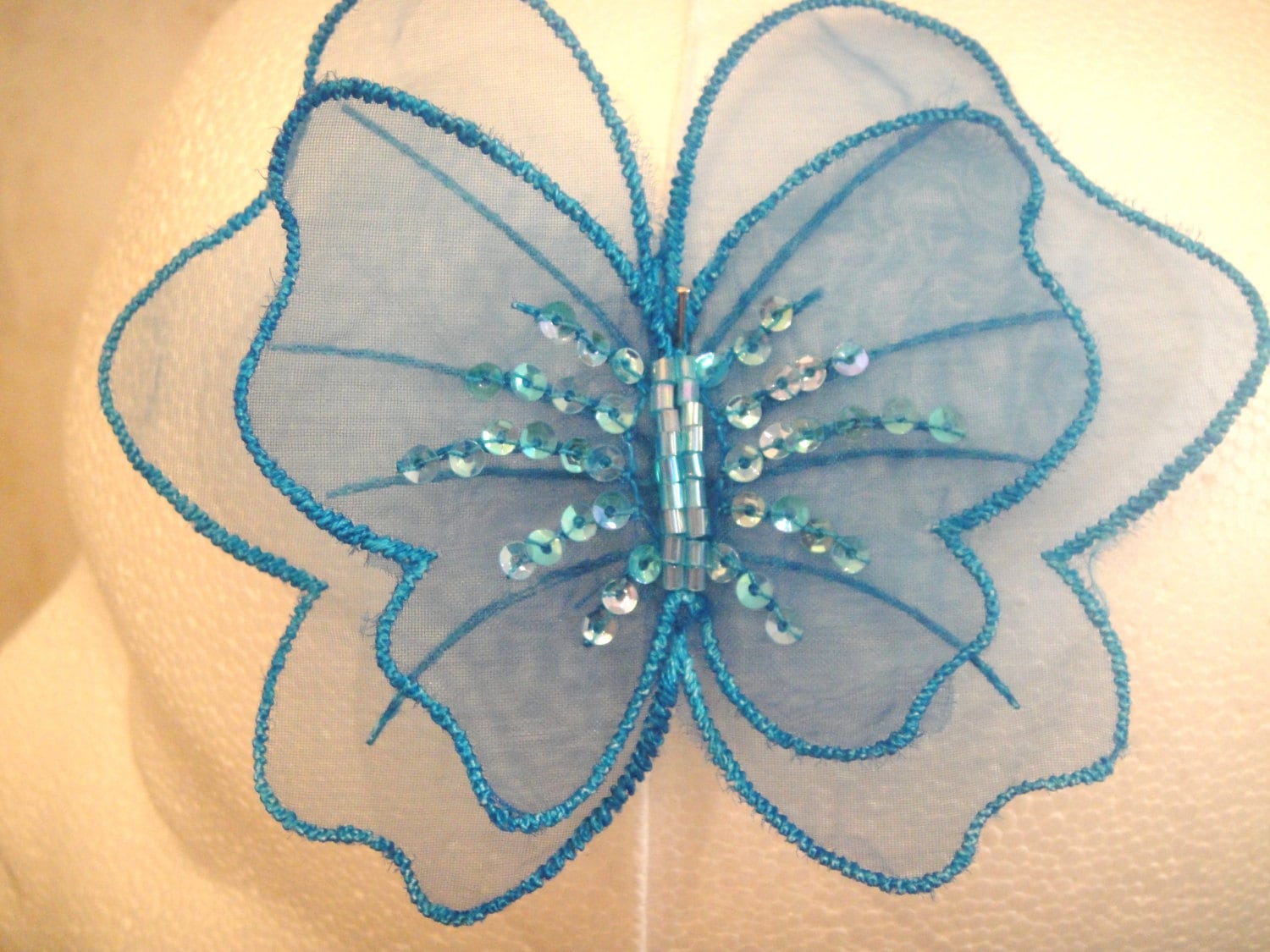 Blaue Perlenstoff Schmetterlinge Applikationen Für Stirnbänder, Kinderkleidung, Braut, Kostüm Design Blaue Perlenstoff Schmetterlinge Applikationen Für Stirnbänder, Kinderkleidung, Braut, Kostüm Design von Threads2Trends