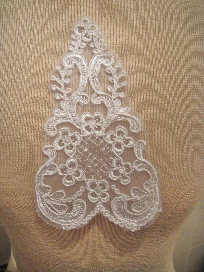Weißer Spitzenapplikation, Gestickte Applikation, Weiße Applikationen Für Die Braut, Brautspitze, Hochzeitskleid-Applikation Weißer Spitzenapplikation, Gestickte Applikation, Weiße Applikationen Für Die Braut, Brautspitze, Hochzeitskleid-Applikation von Threads2Trends