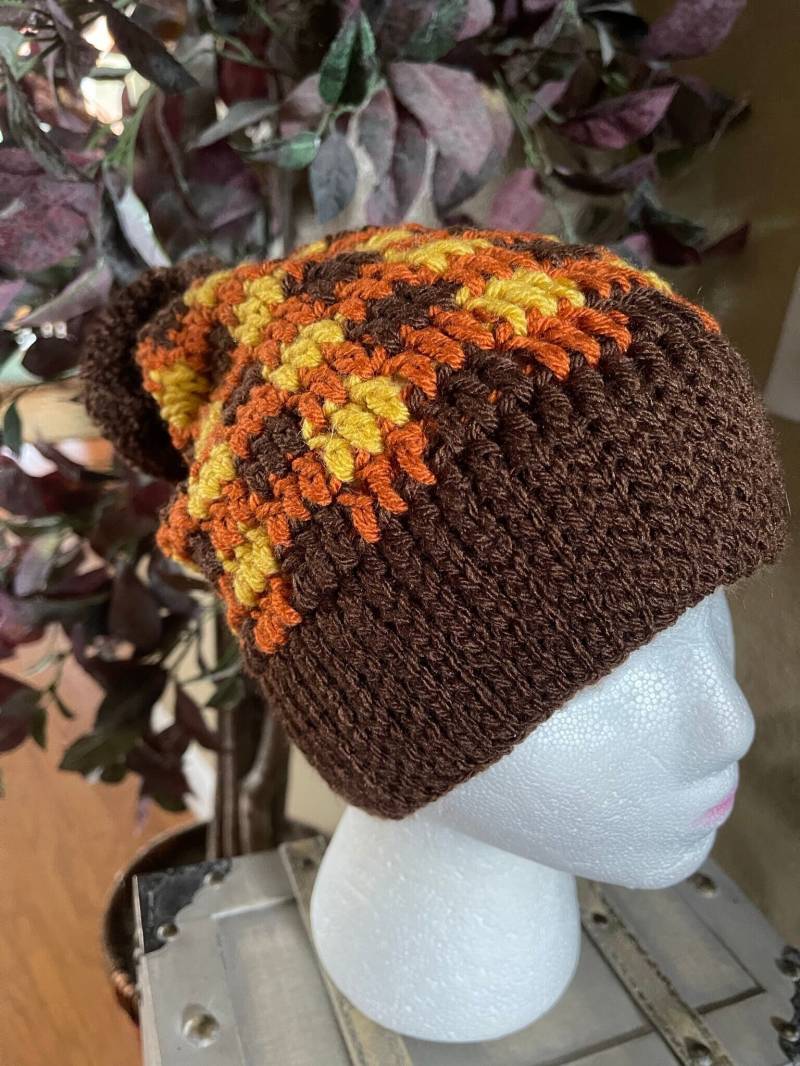 Gehäkelte Pompom Mütze Warme Wintermütze Gehäkelte Pompom Mütze Warme Wintermütze von ThreadsMadeCozy